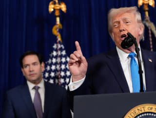 Donald Trump počas tlačovej