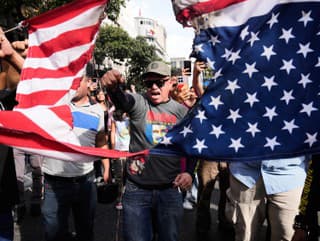 Kolumbia uzavrela pozemné hranice