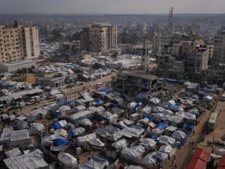 Palestínčania kráčajú po choníku