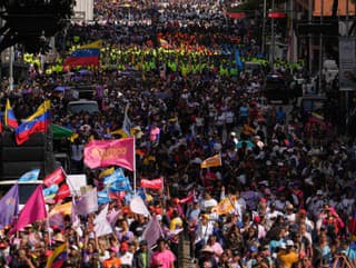 priaznivci vlády sa zhromaždili