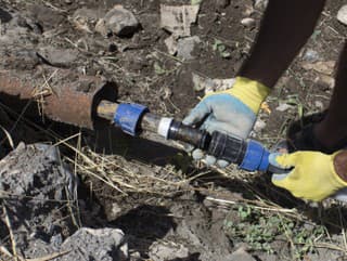 Vodári pracujú na oprave