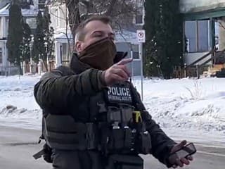 Jonathan Ross zastrelil matku