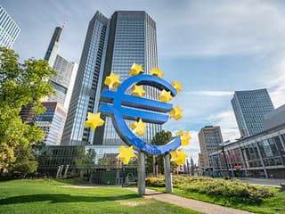 Európska centrálna banka (ECB),