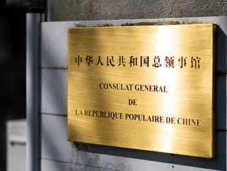 Londýn napriek varovaniam ustúpil: