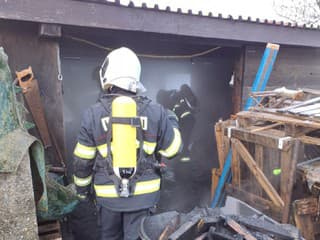 Požiar prístreška v Miloslavove.