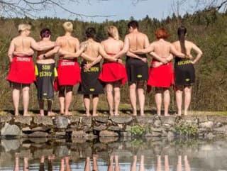 Hasičky sa vyzliekli pre