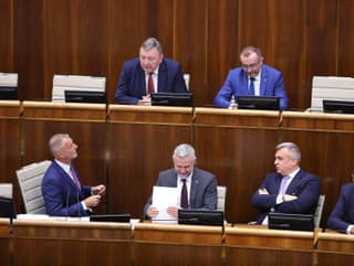 Poslanci odštartovali ďalší rokovací