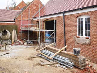 Búral stenu v starej