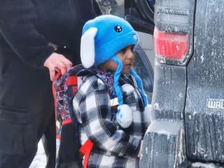 ICE agenti zadržali iba