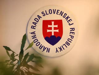 Poslanci sa v utorok