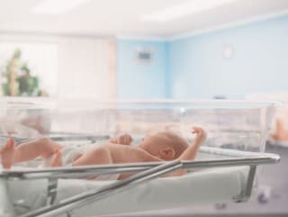 Pôrodná asistentka im podala