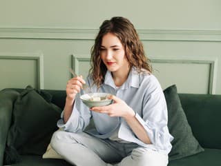 Pribúdajú ľudia, ktorí volia