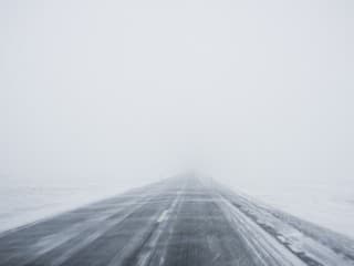 Vodiči, pozor! Hustá hmla