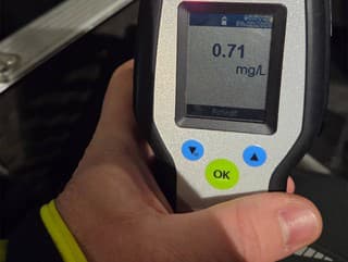 Zatykač aj alkohol za