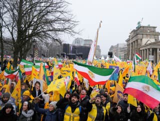 Ľudia sa účastnia na