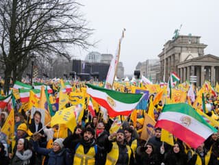 Ľudia sa účastnia na