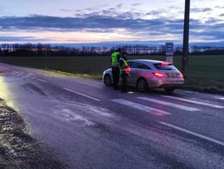 Policajti v Komárne vykonali