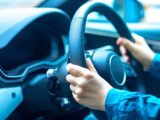 Mal zákaz šoférovať a