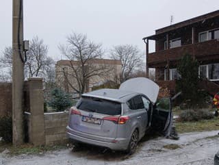 Nehoda osobného automobilu v