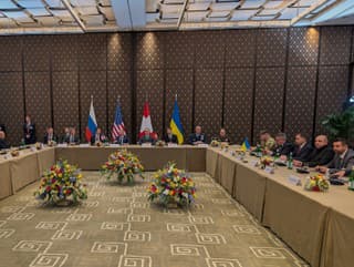 Delegácie USA (v strede),