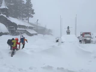 Lavína zasiahla desiatich ľudí.
