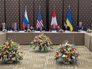 Americká delegácia sa účastní