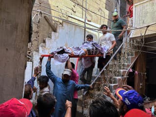 V Pakistane sa zrútila