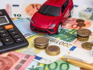 Sumy, z ktorých majiteľov