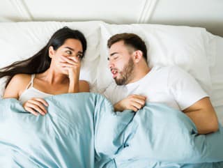 Príťažlivý architekt so ZAPÁCHAJÚCIM