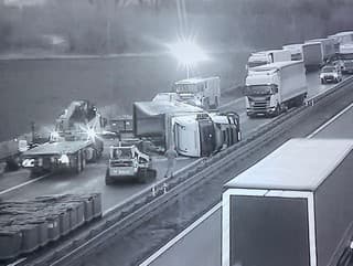 Spozornite! Na českej D2