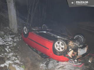 Skončil v priekope! 24-ročný