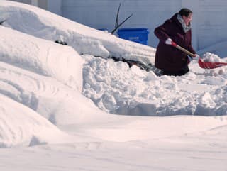 USA pod snehom: 300-tisíc