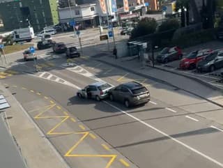 Vodič najskôr narazil do