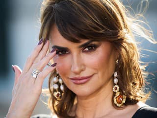 BUJNÝ VÝSTRIH krásnej Penélope