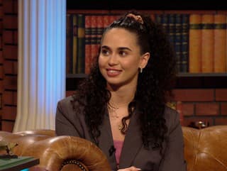 Neskoro večer, herečka Karina