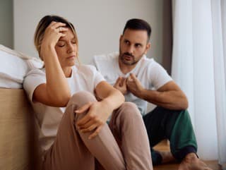 V posteli už mesiace