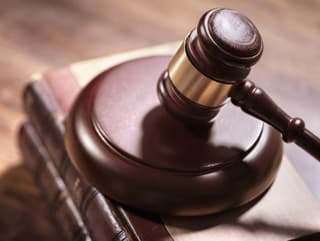 V stredu sa začína