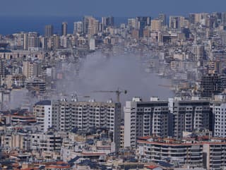 Na snímke dym stúpa