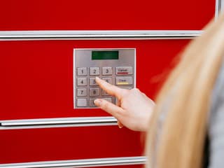 Roztrhaná krabica, ukradnutý balík