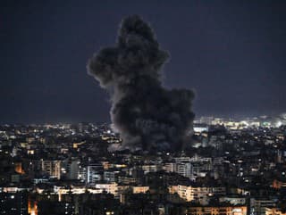 Dym stúpa z izraelských