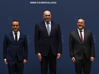 Ministri obrany zľava Wladyslaw