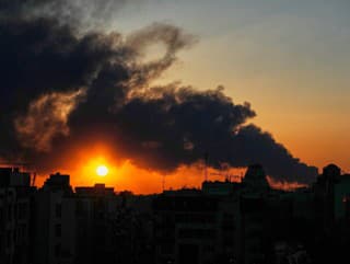 Na snímke dym stúpa