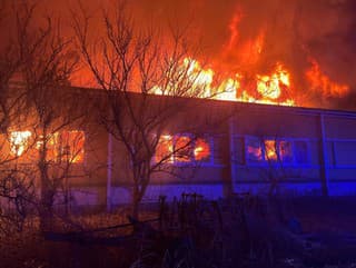 Požiar haly konzervárne v