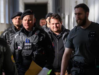 Zadržaní policajti pred sudcom: