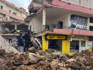 Na snímke ľudia si