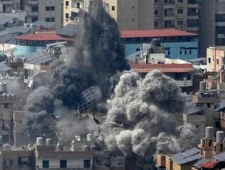 Dym stúpa po izraelskom