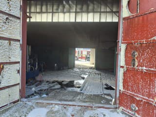 Hasiči likvidujú požiar v