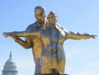 Socha s podobizňami amerického