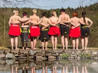 Hasičky sa vyzliekli pre