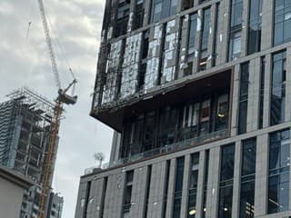 ONLINE Dubajom otriasli viaceré